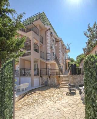 Апартаменты Apartments Bellavista Луштица Стандартный трехместный номер-студио-1