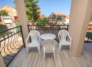 Апартаменты Apartments Bellavista Луштица Стандартный трехместный номер-студио-12