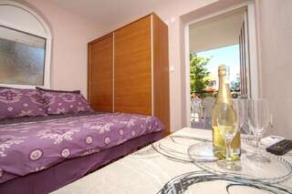 Апартаменты Apartments Bellavista Луштица Стандартный трехместный номер-студио-22
